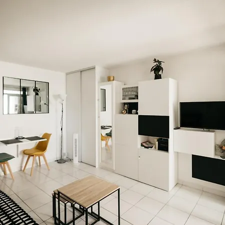 Apartment Cosy T1, A 10 Minutes A Pieds Des Plages Frejus